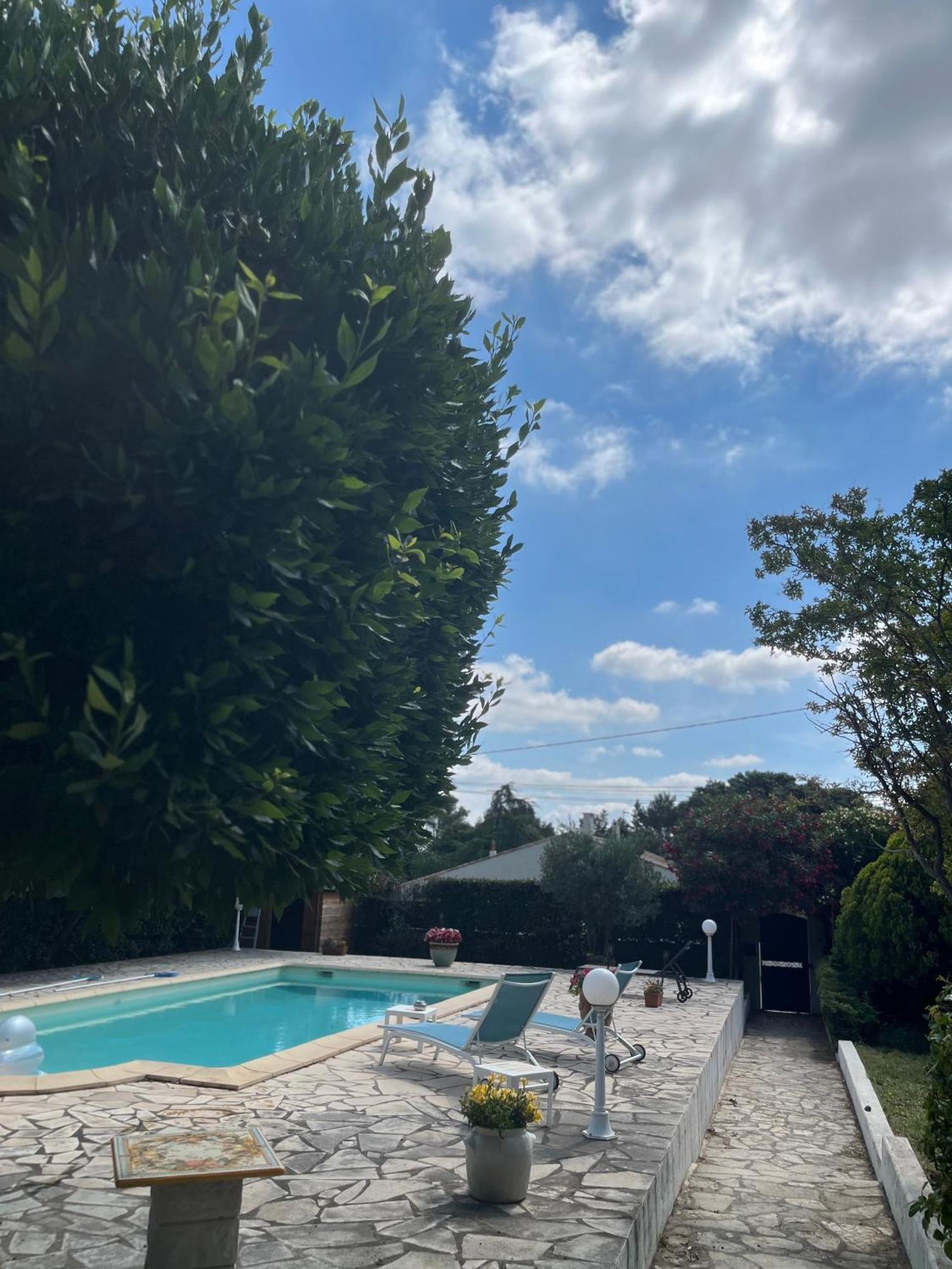 Studio Independant Calme Pas Loin Du Centre Nîmes Kültér fotó